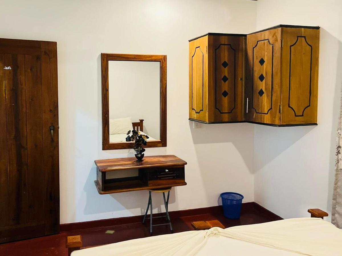The Bambos Villa Hikkaduwa Bagian luar foto