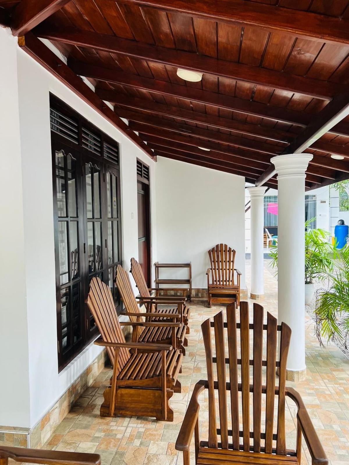 The Bambos Villa Hikkaduwa Bagian luar foto