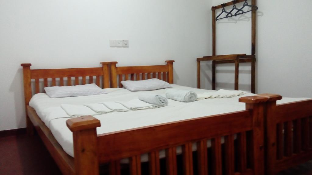 The Bambos Villa Hikkaduwa Bagian luar foto