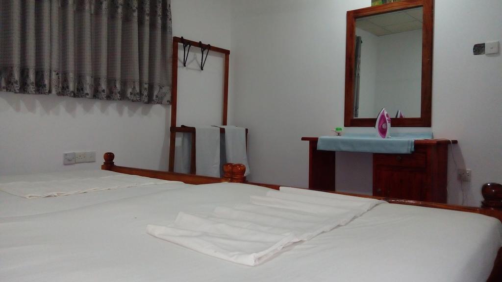 The Bambos Villa Hikkaduwa Bagian luar foto