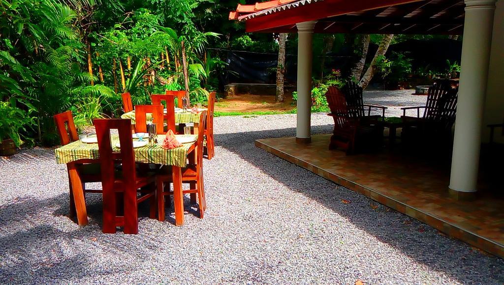 The Bambos Villa Hikkaduwa Bagian luar foto