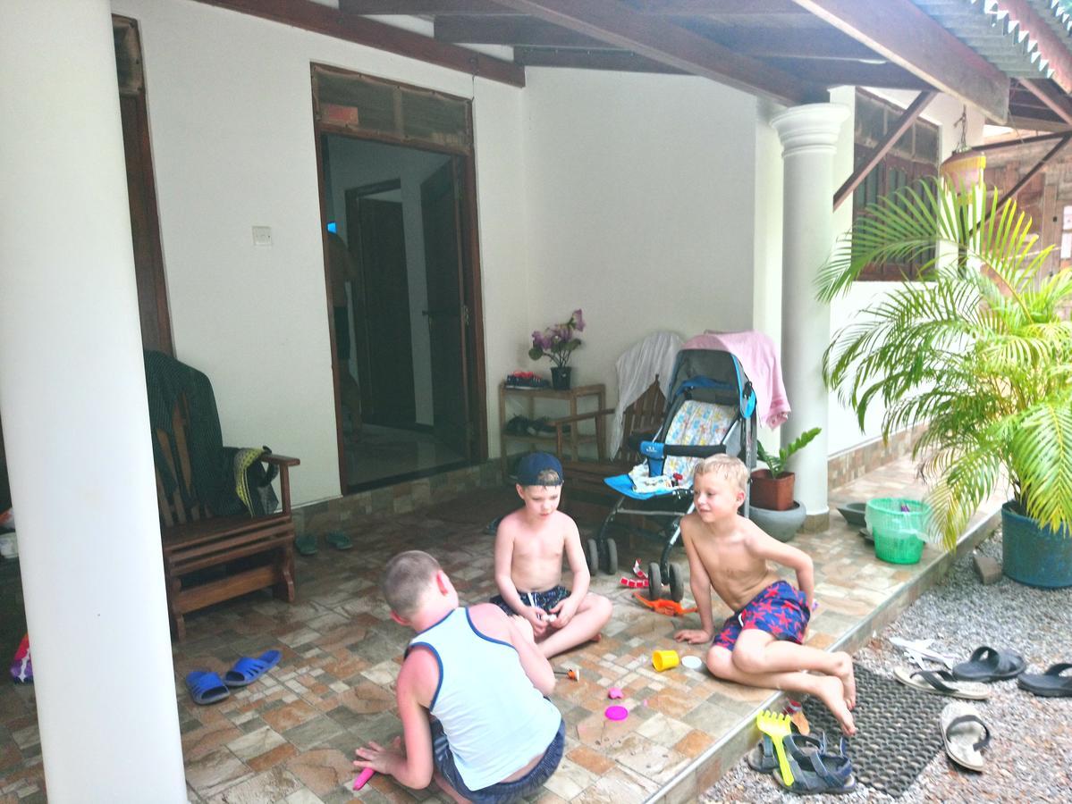 The Bambos Villa Hikkaduwa Bagian luar foto